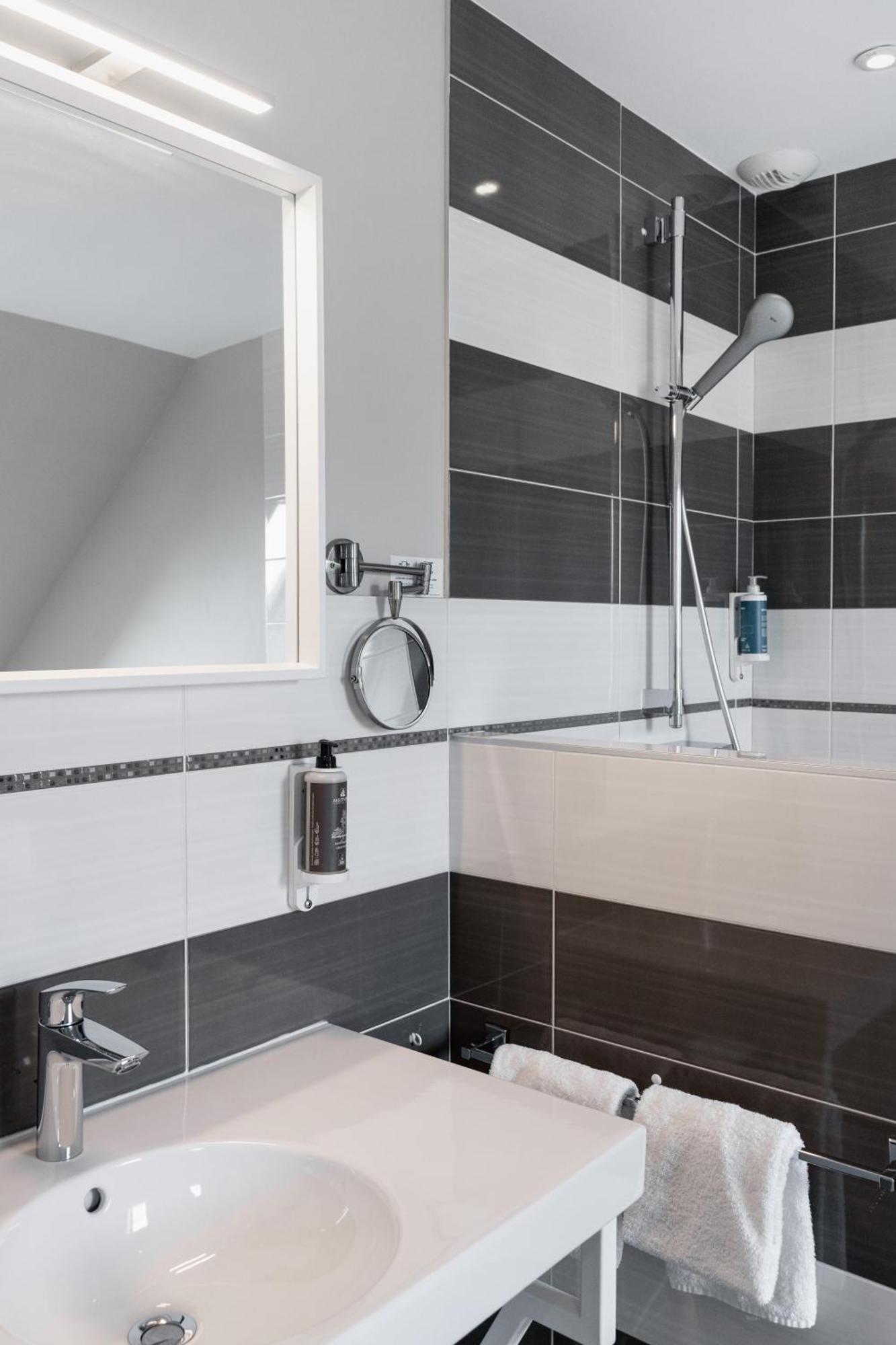 Hotel Spa De La Citadelle Lorient ポール・ルイ エクステリア 写真